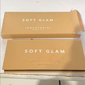 Anastasia Beverly Hills Soft Glam